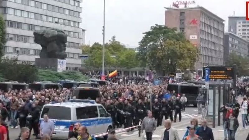300 арестувани на протеста в Кемниц срещу безчинствата на бежанците (СНИМКИ/ВИДЕО)