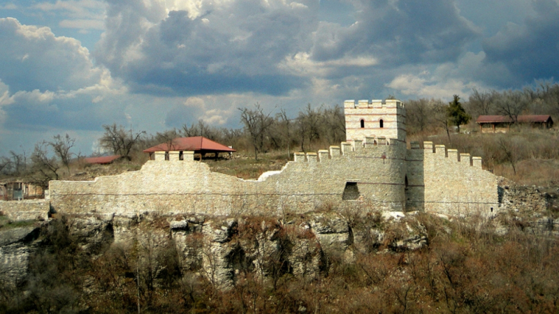 Археолози почват уникални разкопки на историческия хълм Трапезица в Търново