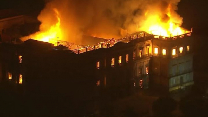 В Рио де Жанейро пожар унищожи Националния музей на Бразилия (СНИМКИ/ВИДЕО)