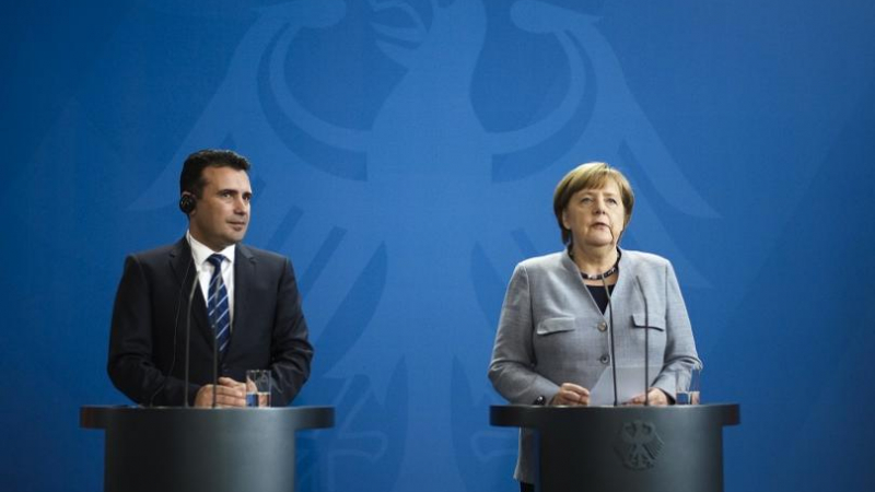 Меркел каца в Скопие да види какво се случва с референдума за Северна Македония 