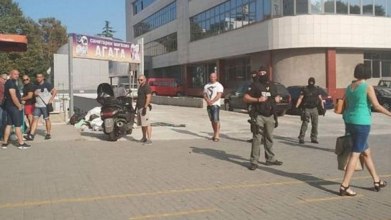 Извънредно! Почерня от спецполицаи в Бургас, извършват се арести (СНИМКА)