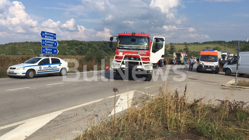 Адът се отвори край Криводол! Жестока катастрофа с много ранени, хвърчат линейки (СНИМКИ 18+)