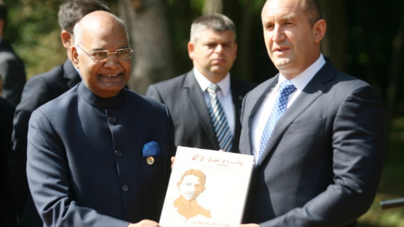 Двама президенти откриха паметник на Махатма Ганди в София (СНИМКИ)