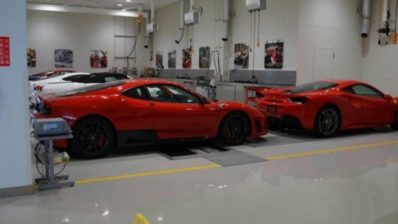 Не е за вярване, но 50 чисто нови Ferrari, струващи милиони, са изпратени за рециклиране (СНИМКА)
