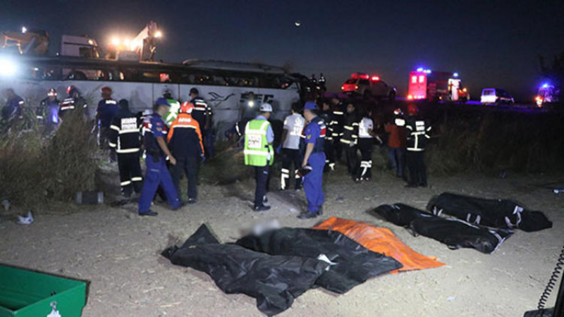 Кървав ад в Турция! Свирепа катастрофа с автобус край Анкара - има загинали и много ранени (ВИДЕО/СНИМКИ 18+)