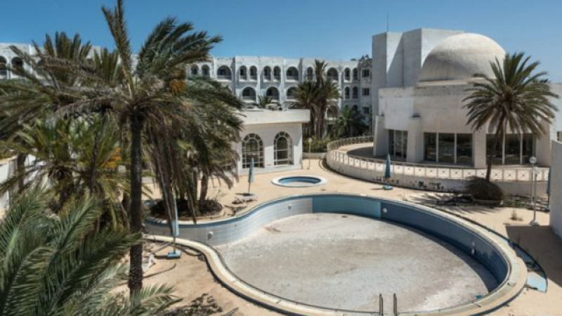 Постапокалипсис! Турист показа изоставени 5-звездни хотели в Тунис след нападението от 2015 г. (СНИМКИ)