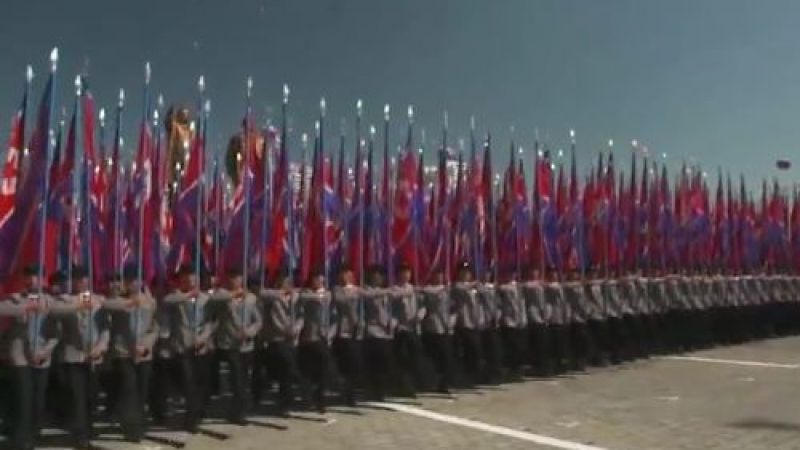 Северна Корея пак направи зрелище за рождения си ден, но за пръв път в историята на площада не се случиха две знакови неща (СНИМКИ/ВИДЕО)