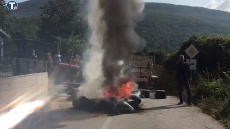 Напрежение в Косово! Не пускат Вучич в Дреница – чакат го с барикади и огън (СНИМКИ/ВИДЕО)