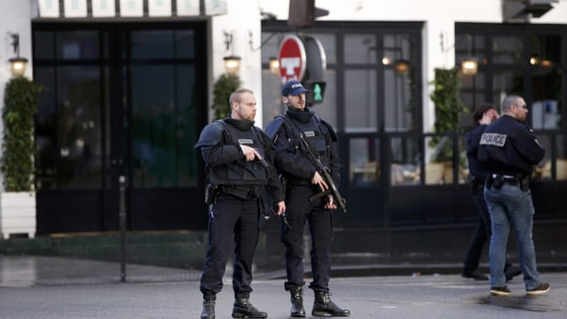 Ужасяващо нападение с нож в Париж, има ранени