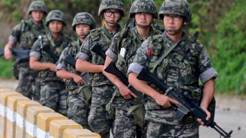 Южнокорейски студенти се опитаха хитро да се измъкнат от задължителна военна служба