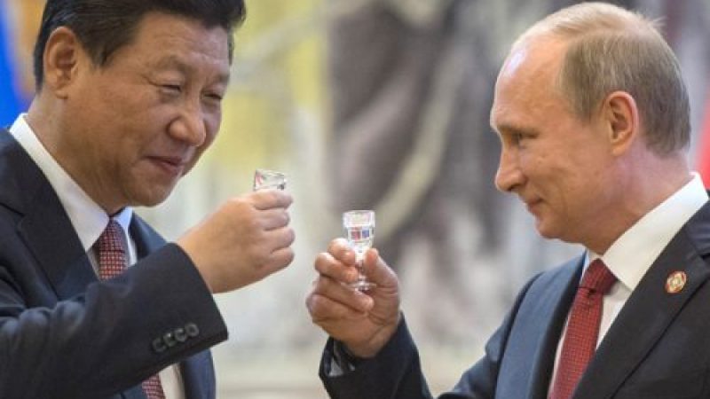 Deutsche Welle: Русия и Китай се готвят да намалят използването на щатския долар в търговията по между си