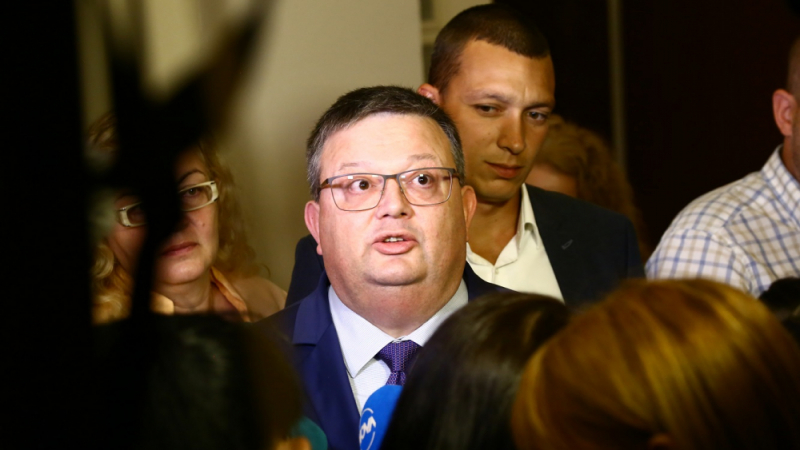 Цацаров изненада депутатите в парламента