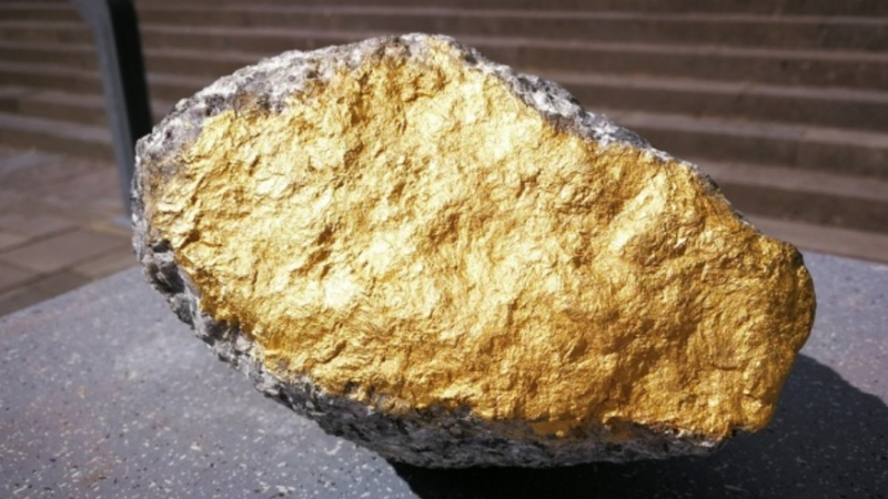 Фурор сред златотърсачите: Огромни буци по 90 кила чисто злато извадиха рудничари, само eдна от тях е оценена за &2,7 долара