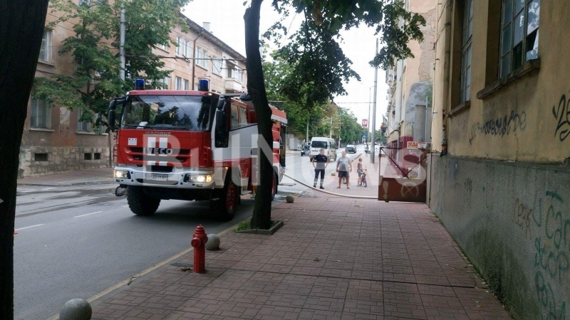 Печатницата във Враца пак пламна, задържаха мургав младеж (СНИМКИ)
