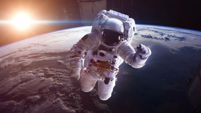 Какво ще се случи, ако скочим от космоса на Земята (ВИДЕО)