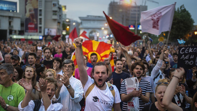 Хиляди македонци по улиците на Скопие, ето какво става