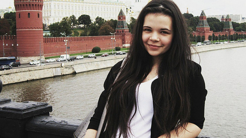 Така се изпълнява петилетка! Красива 19-годишна студентка стана най-добрият заварчик в Русия (СНИМКИ)