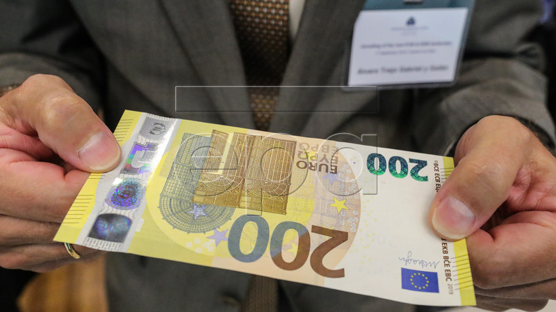 Ето как ще изглеждат новите банкноти от 100 и 200 евро (ВИДЕО)