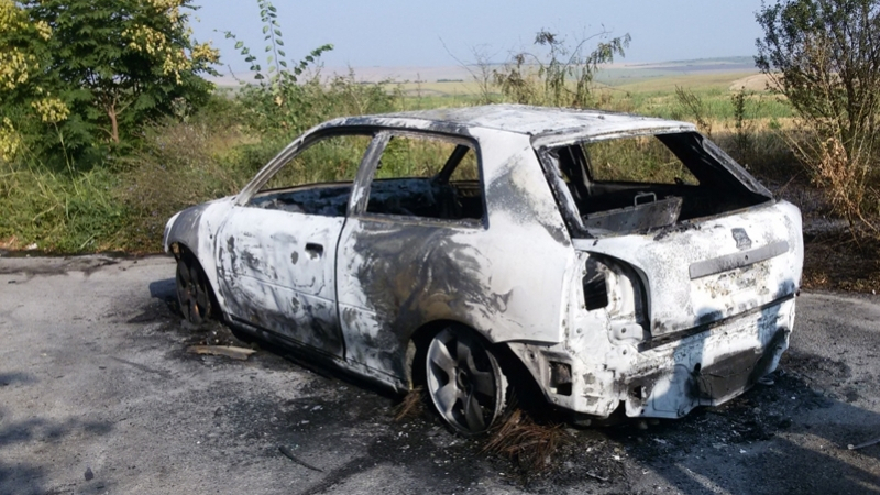 Опожарена кола и овъглен труп насред полето в Търничане откри козар 