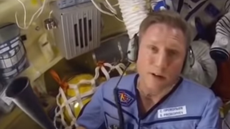 Косата на космонавт посивя след разхерметизацията на "Союз MС-09" (ВИДЕО)