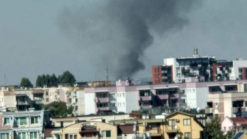 Пожар избухна в пловдивски квартал (СНИМКИ) 