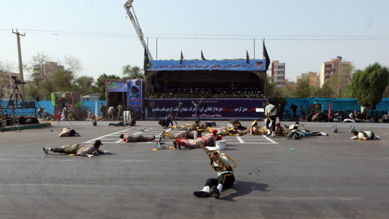 Кървав атентат на военен парад в Иран, десетки жертви и ранени