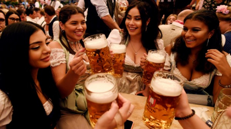 В Мюнхен пак се лее бира, започна 185-ият Октоберфест