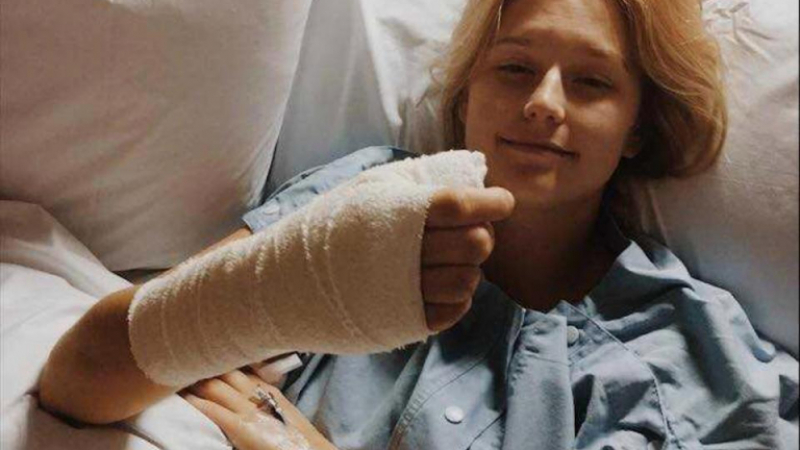 20-годишната Кортни гризеше ноктите си и за малко не умря в страшни мъки (СНИМКИ 18+)