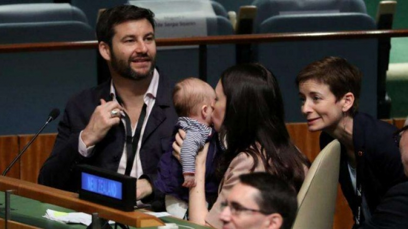 Премиерско бебе събра очите на Общото събрание на ООН (СНИМКИ)