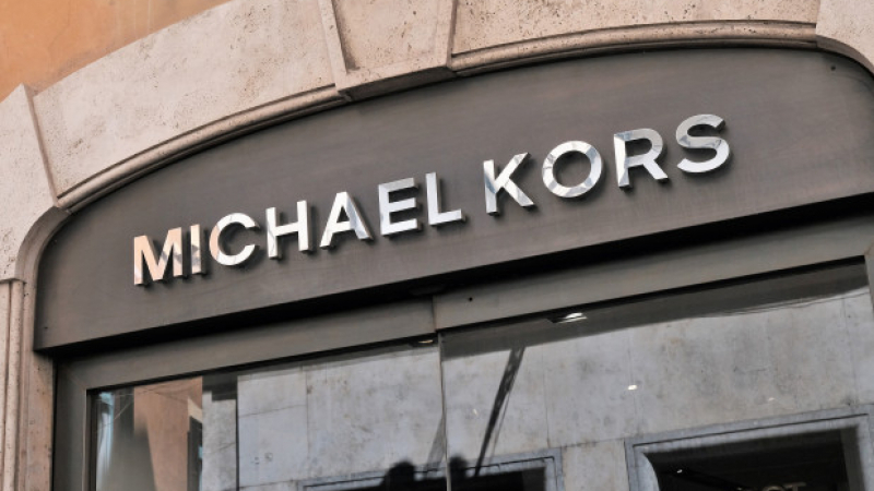 Michael Kors променя името си след закупуването на Versace за 2,12 милиарда долара