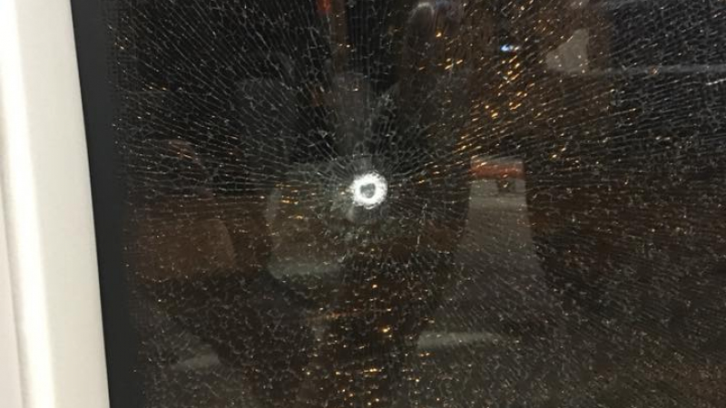 Първо в БЛИЦ: Куршум изсвистял край главата на момче при стрелбата срещу трамвай №7 в София! (СНИМКИ)