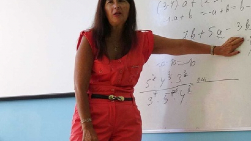 Бизнес дама от София стана учителка по математика в Столипиново (СНИМКИ)