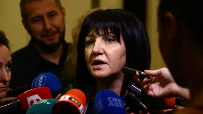 Караянчева с ясна позиция за оставката на Боил Банов след обвиненията от Йончева