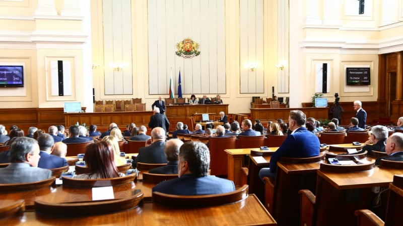 Правна комисия посече БСП за депутатските заплати