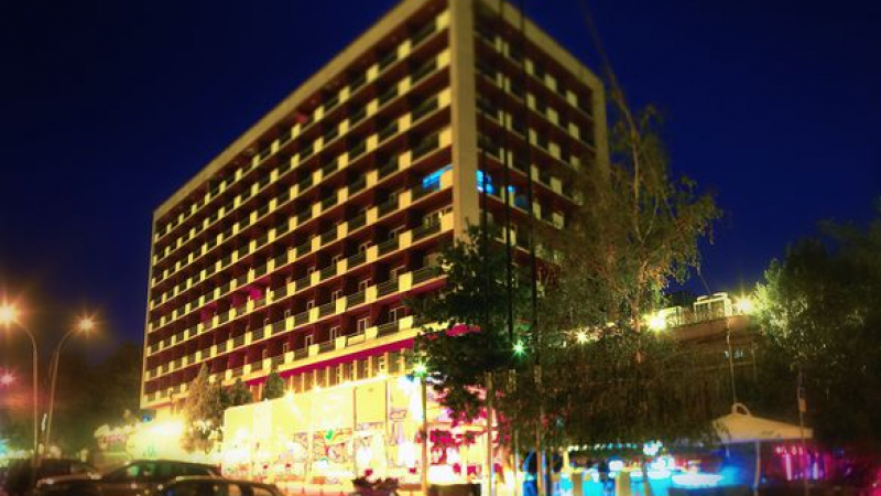 Среднощен екшън в хотел "Рила"! Пияни вдигнаха на крак полиция, пожарна и Спешна помощ