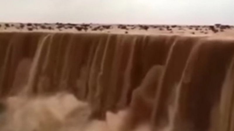Ниагарски водопад от пясък: Това е възможно само в Саудитска Арабия! (ВИДЕО)