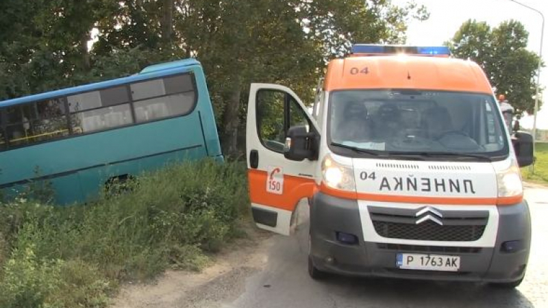 Ужас в Русе! Катастрофира автобус на градския транспорт! (СНИМКА)
