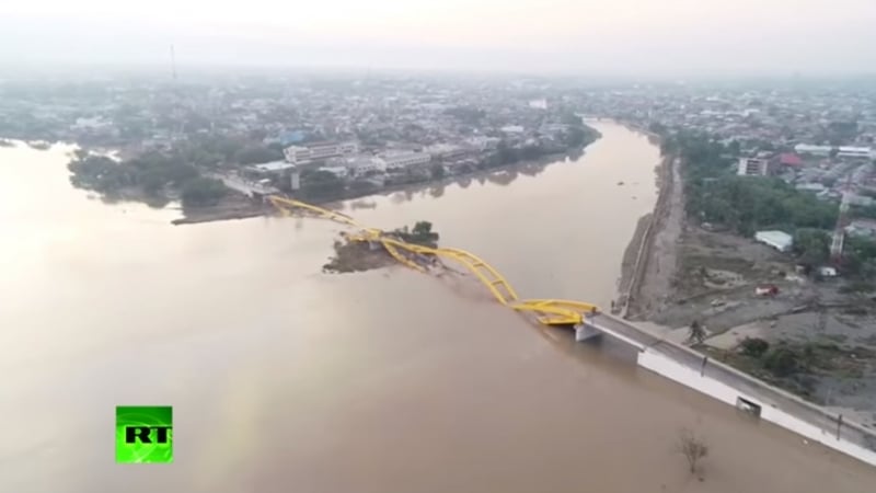 Ужас от въздуха! ВИДЕО показа опустошенията от индонезийското земетресение и цунами 