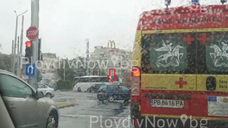 В Пловдив булевардите отесняха и шофьорите нахълтаха в насрещното (СНИМКИ)