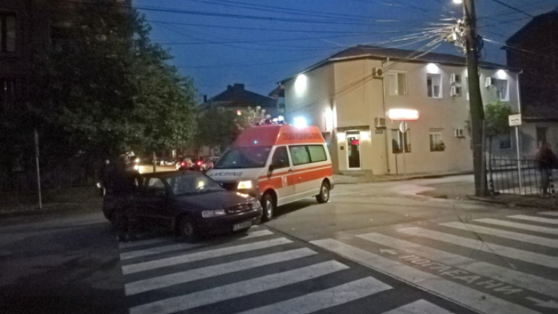 Свиленградска линейка бързаше към пациент в кома, но на едно кръстовище нещата се объркаха