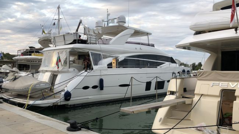 Бургаски милионер с мега тузарска яхта събра погледите на баровската марина на “Сани резорт” - Гърция