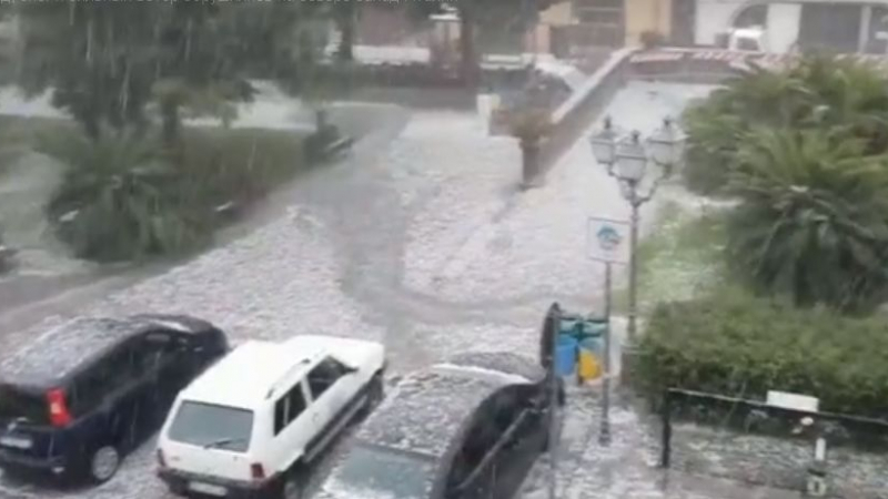 Светът изтръпна! Смразяващата прогноза на NASA е факт - в Италия вече ринат снега с фадроми след невиждана стихия! (СНИМКИ/ВИДЕО)