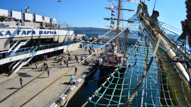 Чудо невиждано във Варна! 8 млн. евро акостираха на пристанището (СНИМКИ)