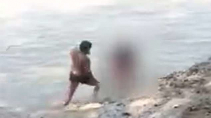 Изверги изнасилиха индийка в свещената река Ганг (ВИДЕО)