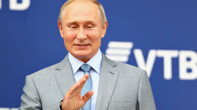 Популярен световен лидер лети със специален самолет при Путин за ЧРД