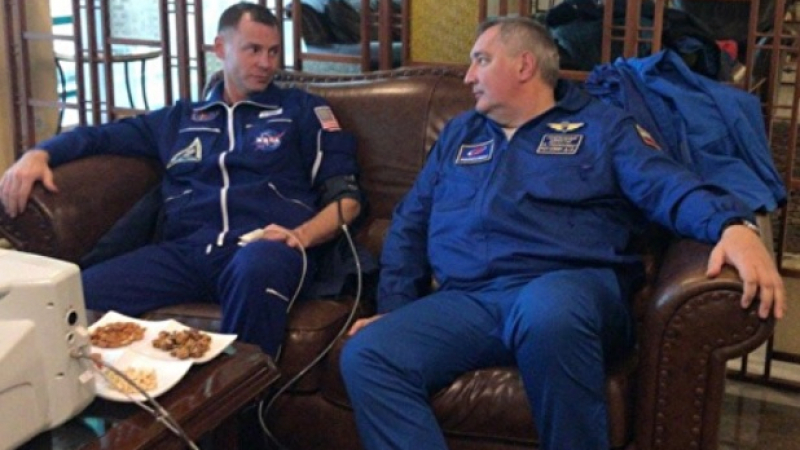 Бързо се върнахме! Американецът и руснакът от авариралата ракета-носител Союз-ФГ разказват за уникалното в историята на космонавтиката произшествие, в което оцеляха (ВИДЕО)