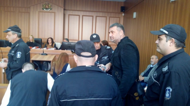 БЛИЦ TV: Делото срещу пловдивския бизнесмен Райфъла с кървища и поръчки, Весо Тъпото култов в съда