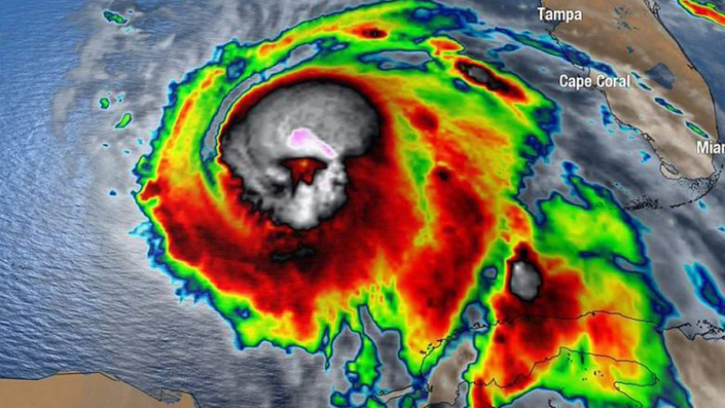 Шок! На спътникова СНИМКА на урагана убиец "Майкъл" е забелязан мистичен знак