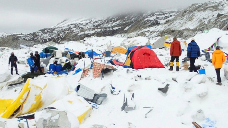 Страшна трагедия в планински масив в Непал (СНИМКА)