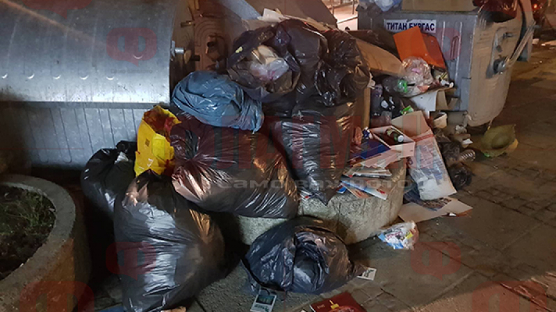 Центърът на Бургас потъна в боклуци и мизерия (СНИМКИ)